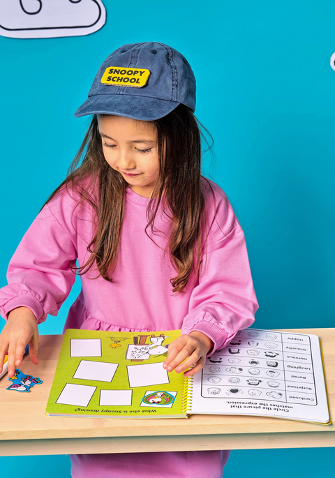 OOLY X Peanuts: Activity Travel Kit & 4 Double-Ended Markers